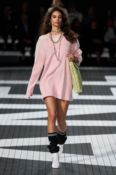Look 28